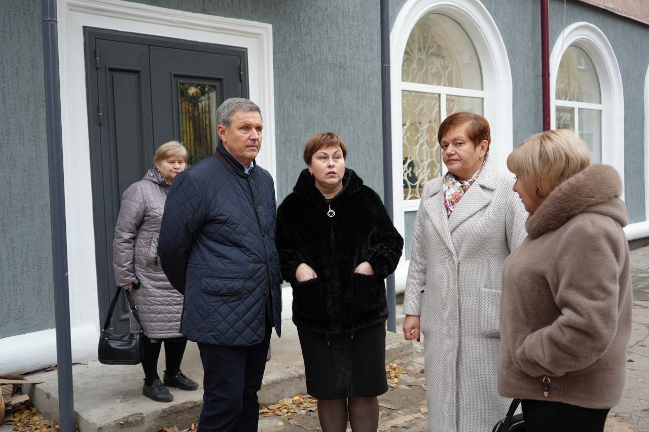 Министр культуры Михаил Желтяков посетил Центральную городскую библиотеку имени М. Горького в Макеевке Министр культуры Михаил Желтяков посетил Центральную городскую библиотеку имени М. Горького в Макеевке