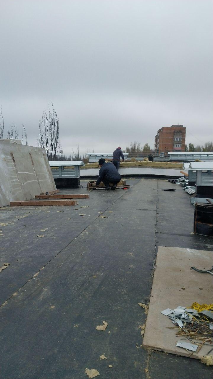 Подрядчики Нижегородской области продолжают обновление кровли жилых домов в мкр Подрядчики Нижегородской области продолжают обновление кровли жилых домов в мкр