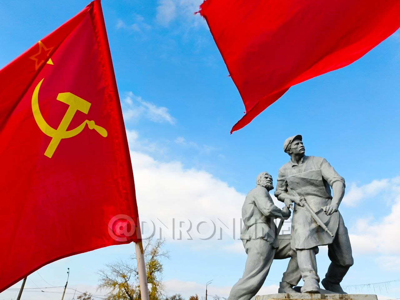 В Донецке отметили День Октябрьской революции В Донецке отметили День Октябрьской революции