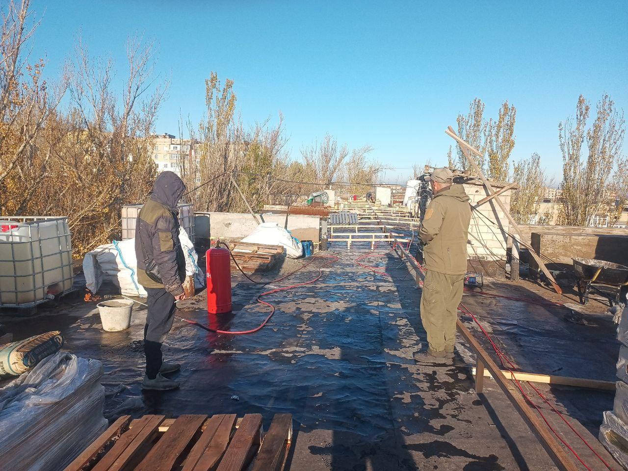 Подрядчики Нижегородской области продолжают обновление кровли жилых домов в мкр Подрядчики Нижегородской области продолжают обновление кровли жилых домов в мкр