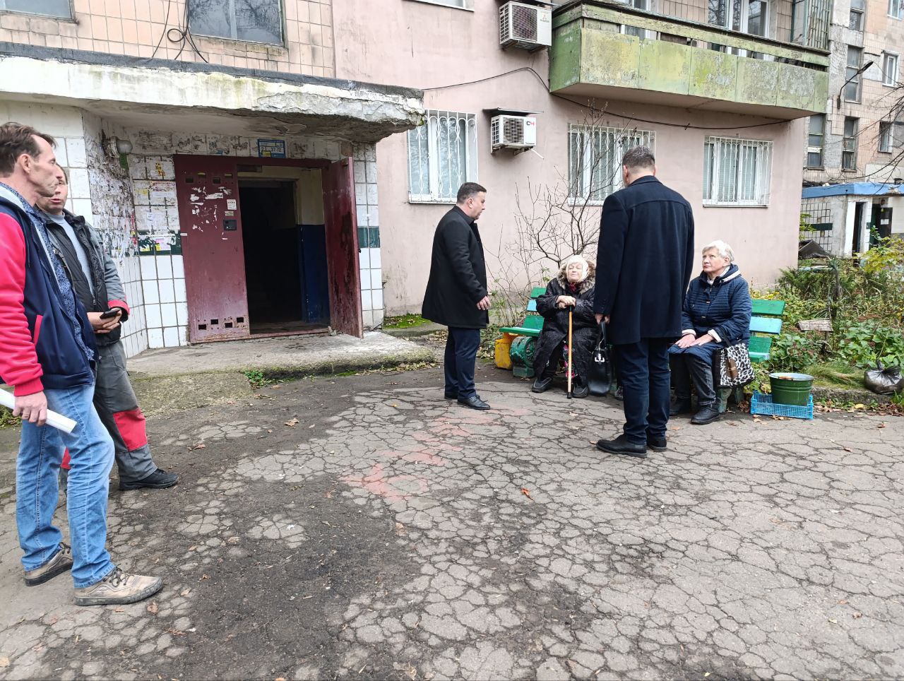 РУКОВОДИТЕЛЬ ДОНЕЦКОГО ФИЛИАЛА «ДОНБАССТЕПЛОЭНЕРГО» И ПРЕДСЕДАТЕЛЬ НАРОДНОГО СОВЕТА ДНР ВСТРЕТИЛИСЬ С ЖИТЕЛЯМИ ЛЕНИНСКОГО РАЙОНА ДОНЕЦКА