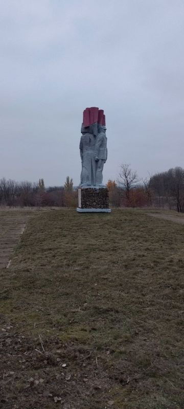 Сергей Юзвинкевич: Сотрудники ОМВД России «Володарский» совместно с работниками МУП «Восток-Комсервис» в преддверии Дня памяти погибших сотрудников при исполнении служебных обязанностей, а также Дня сотрудника органов... Сергей Юзвинкевич: Сотрудники ОМВД России «Володарский» совместно с работниками МУП «Восток-Комсервис» в преддверии Дня памяти погибших сотрудников при исполнении служебных обязанностей, а также Дня сотрудника органов...
