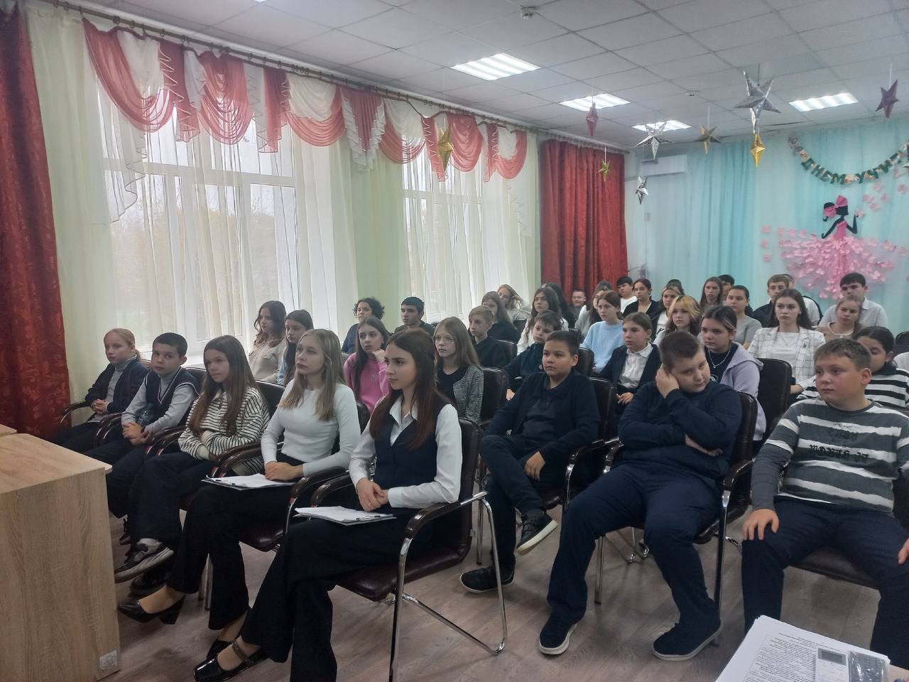 5 ноября в Мангушской школе №1 прошел урок безопасности с инспектором Госинспекции по маломерным судам г. Мариуполя И.В. Недобоем. Специалист рассказал ученикам о правилах поведения на воде в осенне-зимний период 5 ноября в Мангушской школе №1 прошел урок безопасности с инспектором Госинспекции по маломерным судам г. Мариуполя И.В. Недобоем. Специалист рассказал ученикам о правилах поведения на воде в осенне-зимний период