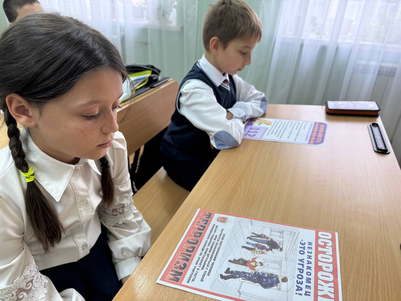 Наталья Великодная: В рамках исполнения мероприятий Комплексного плана противодействия идеологии терроризма, 7 ноября в Тельмановской гимназии прошли классные часы на тему «Экстремизм и терроризм — антисоциальные явления;... Наталья Великодная: В рамках исполнения мероприятий Комплексного плана противодействия идеологии терроризма, 7 ноября в Тельмановской гимназии прошли классные часы на тему «Экстремизм и терроризм — антисоциальные явления;...