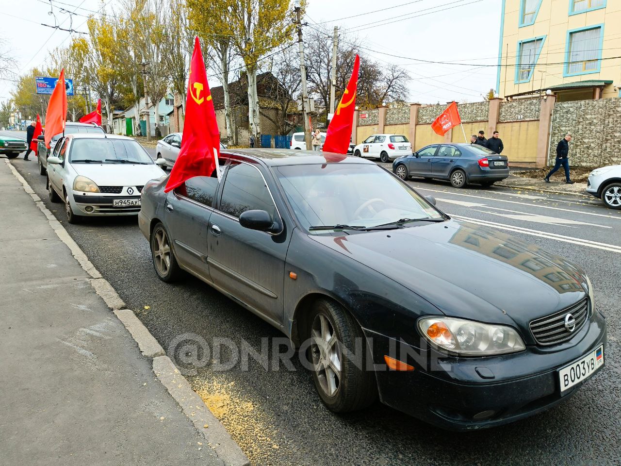 В Донецке отметили День Октябрьской революции