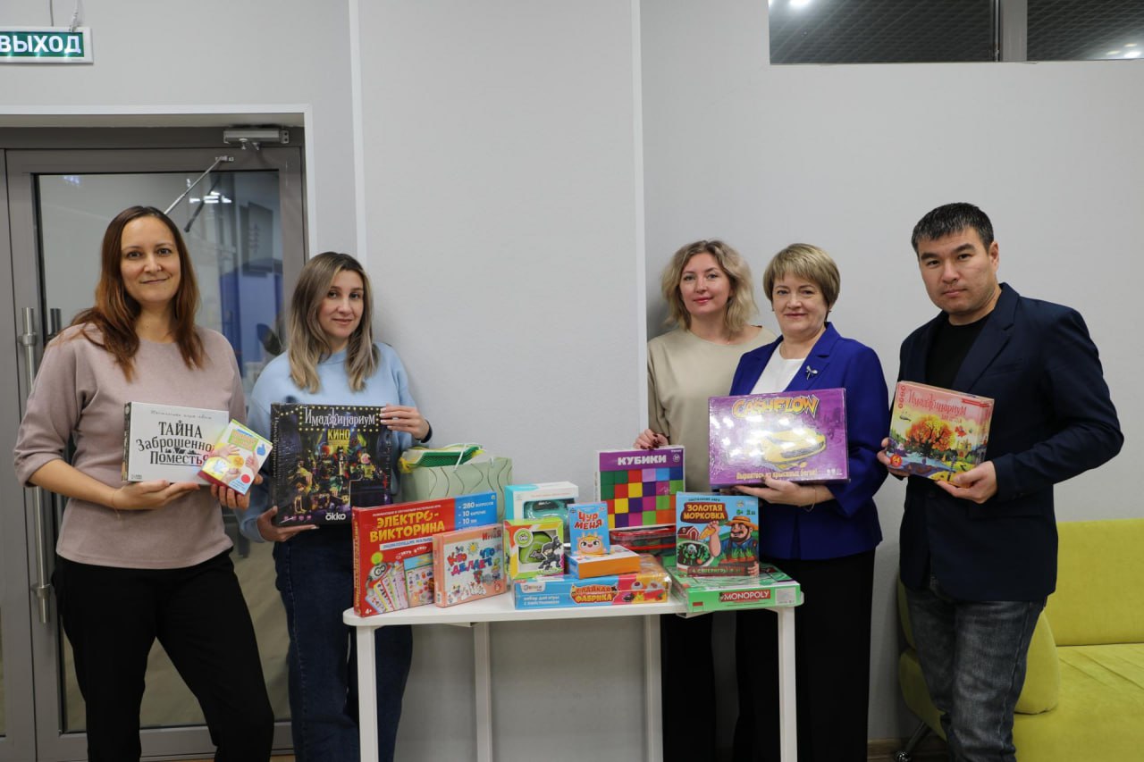 Шурышкарский район (ЯНАО) собирает новогодние подарки для волновахских детей