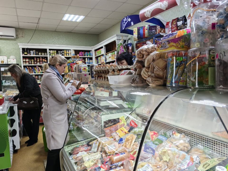 Наталья Великодная: Активисты Народного контроля совместно с руководителем Викторией Светлаковой, депутатом Тельмановского м. с. Натальей Зубач, а также специалистами отдела экономики, планирования и стратегического... Наталья Великодная: Активисты Народного контроля совместно с руководителем Викторией Светлаковой, депутатом Тельмановского м. с. Натальей Зубач, а также специалистами отдела экономики, планирования и стратегического...