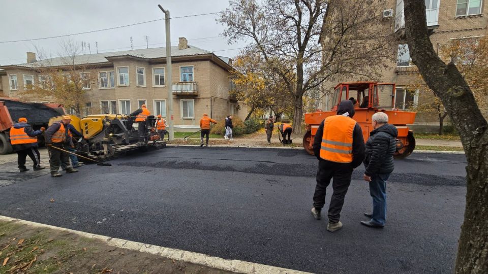 Николай Михайлов: Проинспектировал ход работ по текущему ремонту дорожного полотна по улице Маяковского в городе Комсомольское Николай Михайлов: Проинспектировал ход работ по текущему ремонту дорожного полотна по улице Маяковского в городе Комсомольское