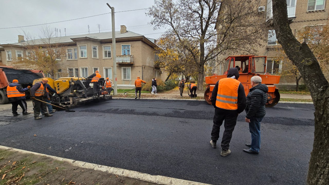 Николай Михайлов: Проинспектировал ход работ по текущему ремонту дорожного полотна по улице Маяковского в городе Комсомольское Николай Михайлов: Проинспектировал ход работ по текущему ремонту дорожного полотна по улице Маяковского в городе Комсомольское
