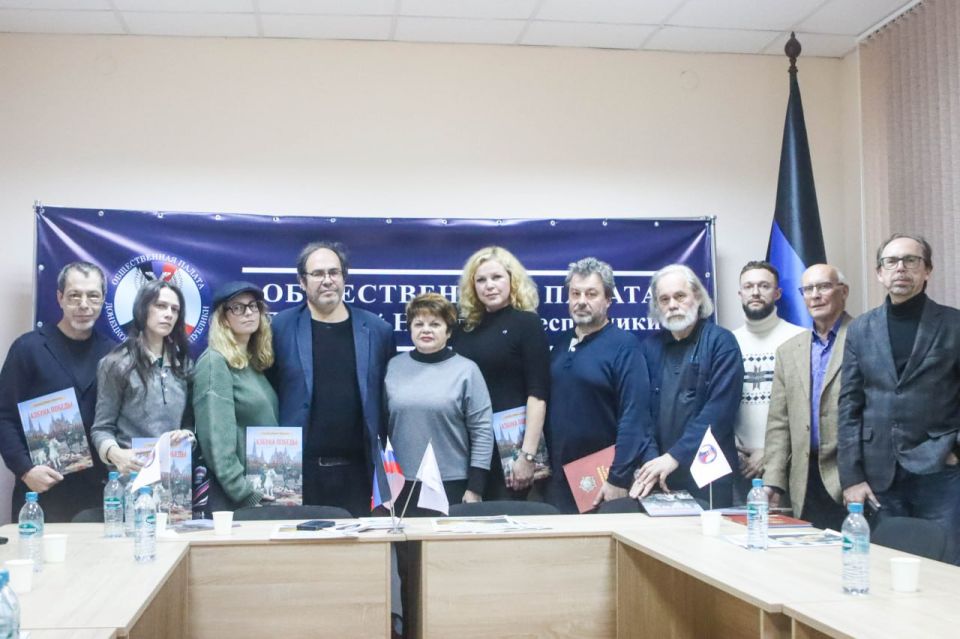 В стенах Общественной палаты ДНР состоялась встреча представителей издательства «Литературной газеты», одного из старейших и самых авторитетных литературных изданий России В стенах Общественной палаты ДНР состоялась встреча представителей издательства «Литературной газеты», одного из старейших и самых авторитетных литературных изданий России