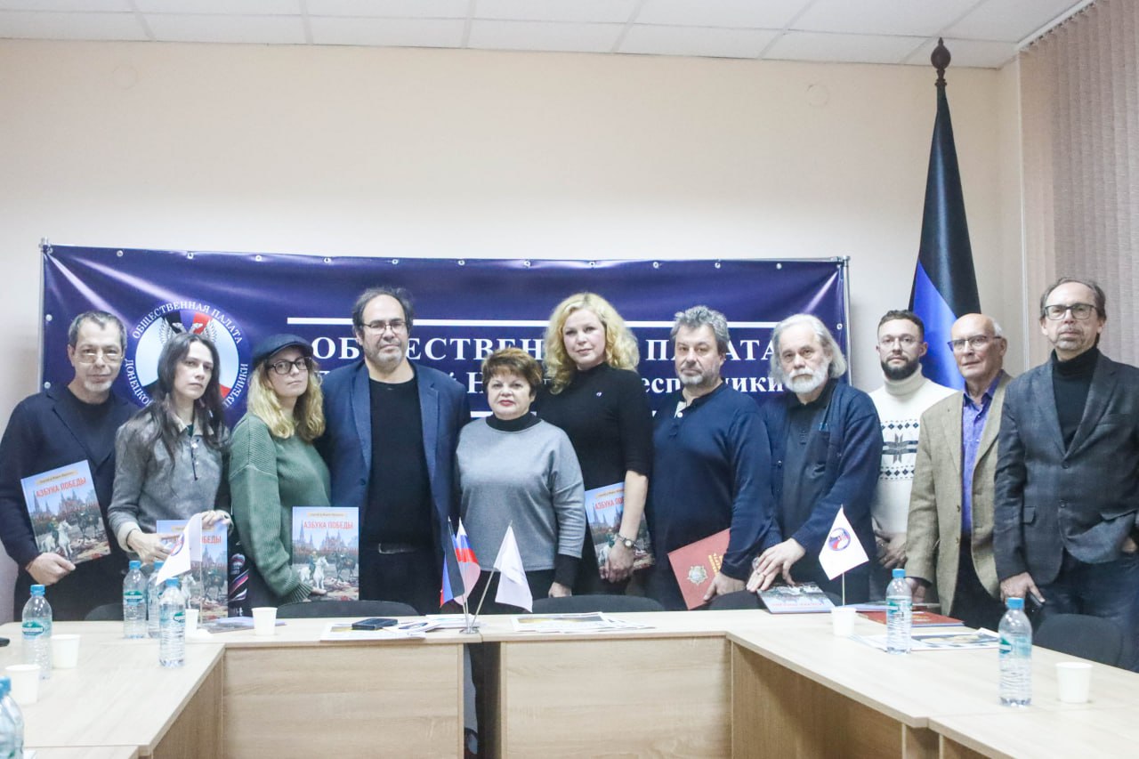 В стенах Общественной палаты ДНР состоялась встреча представителей издательства «Литературной газеты», одного из старейших и самых авторитетных литературных изданий России В стенах Общественной палаты ДНР состоялась встреча представителей издательства «Литературной газеты», одного из старейших и самых авторитетных литературных изданий России