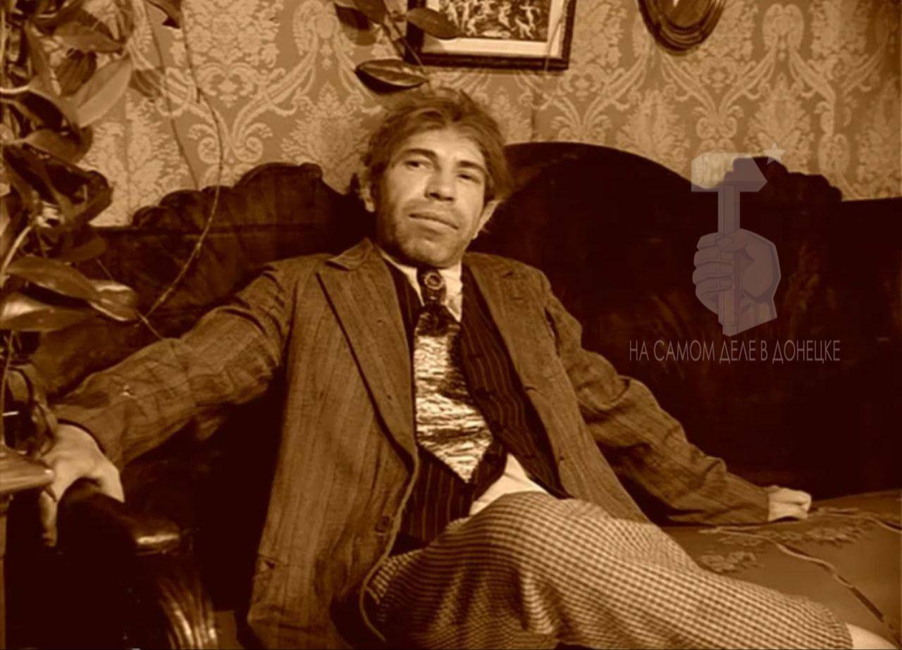 — Скажите, это вас вселили в квартиру Фёдор Палыча Саблина? — Нас! — Боже, пропал дом