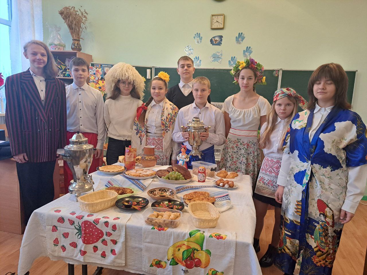 В школах городского округа Докучаевск прошли мероприятия ко Дню народного единства В школах городского округа Докучаевск прошли мероприятия ко Дню народного единства