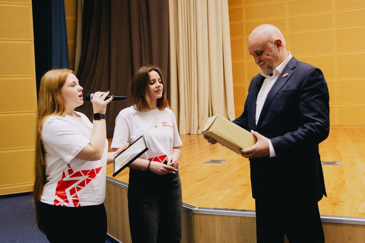 Сергей Цивилев встретился с детьми из Донецкой Народной Республики Сергей Цивилев встретился с детьми из Донецкой Народной Республики