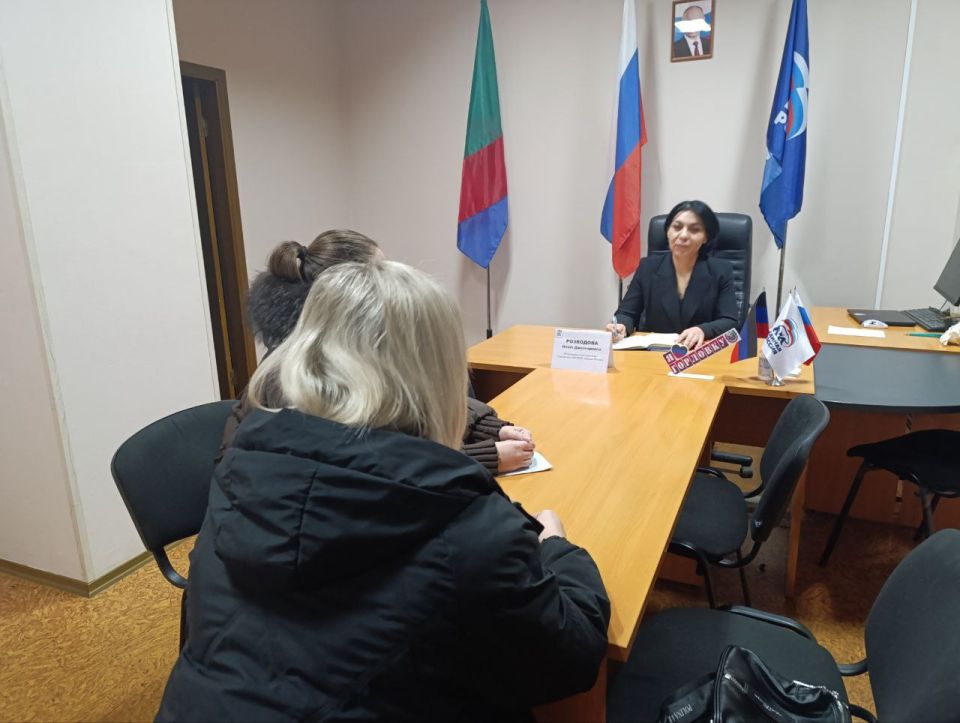Иван Приходько: Личный прием граждан провела исполнительный секретарь Горловского отделения партии «Единая Россия» Инает Розводова Иван Приходько: Личный прием граждан провела исполнительный секретарь Горловского отделения партии «Единая Россия» Инает Розводова