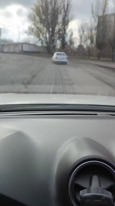 Виктория Мельникова: Несколько дней подряд попадаю на видео с ликующими комментариями водителей «наконец-то на Гвардейке делают дороги!»