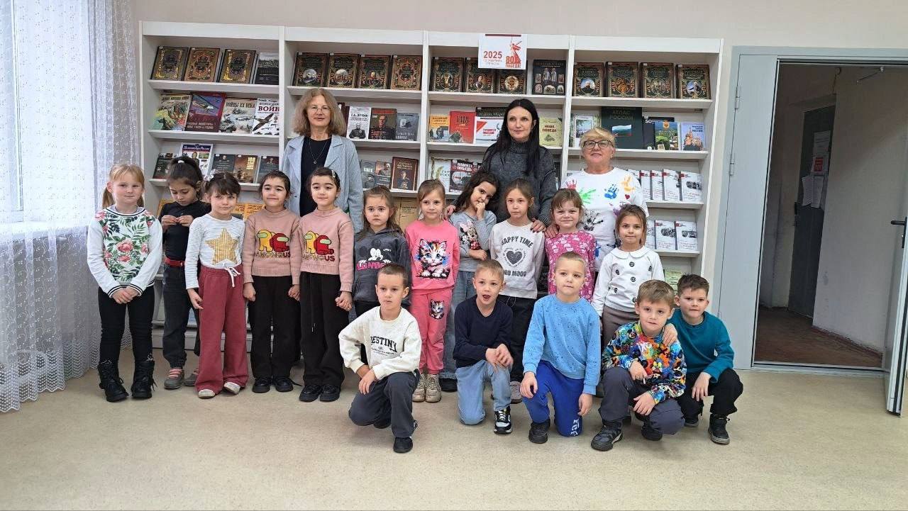 7 ноября сотрудники центральной детской библиотеки МБУ «ЦБС г.о Харцызск» для воспитанников МДОО №25 «Чайка» провели экскурсию по библиотеке