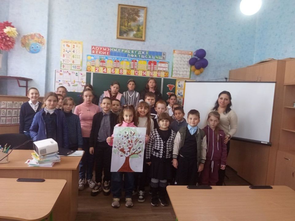 В школах городского округа Докучаевск прошли мероприятия ко Дню народного единства В школах городского округа Докучаевск прошли мероприятия ко Дню народного единства