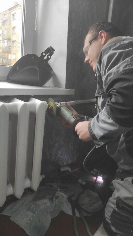Аварийщики Магадана помогли вернуть тепло в многоквартирный дом Ждановки Аварийщики Магадана помогли вернуть тепло в многоквартирный дом Ждановки
