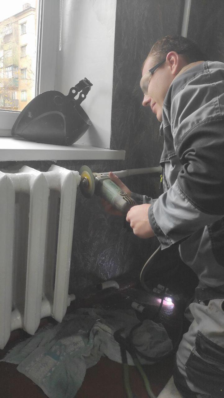 Аварийщики Магадана помогли вернуть тепло в многоквартирный дом Ждановки Аварийщики Магадана помогли вернуть тепло в многоквартирный дом Ждановки