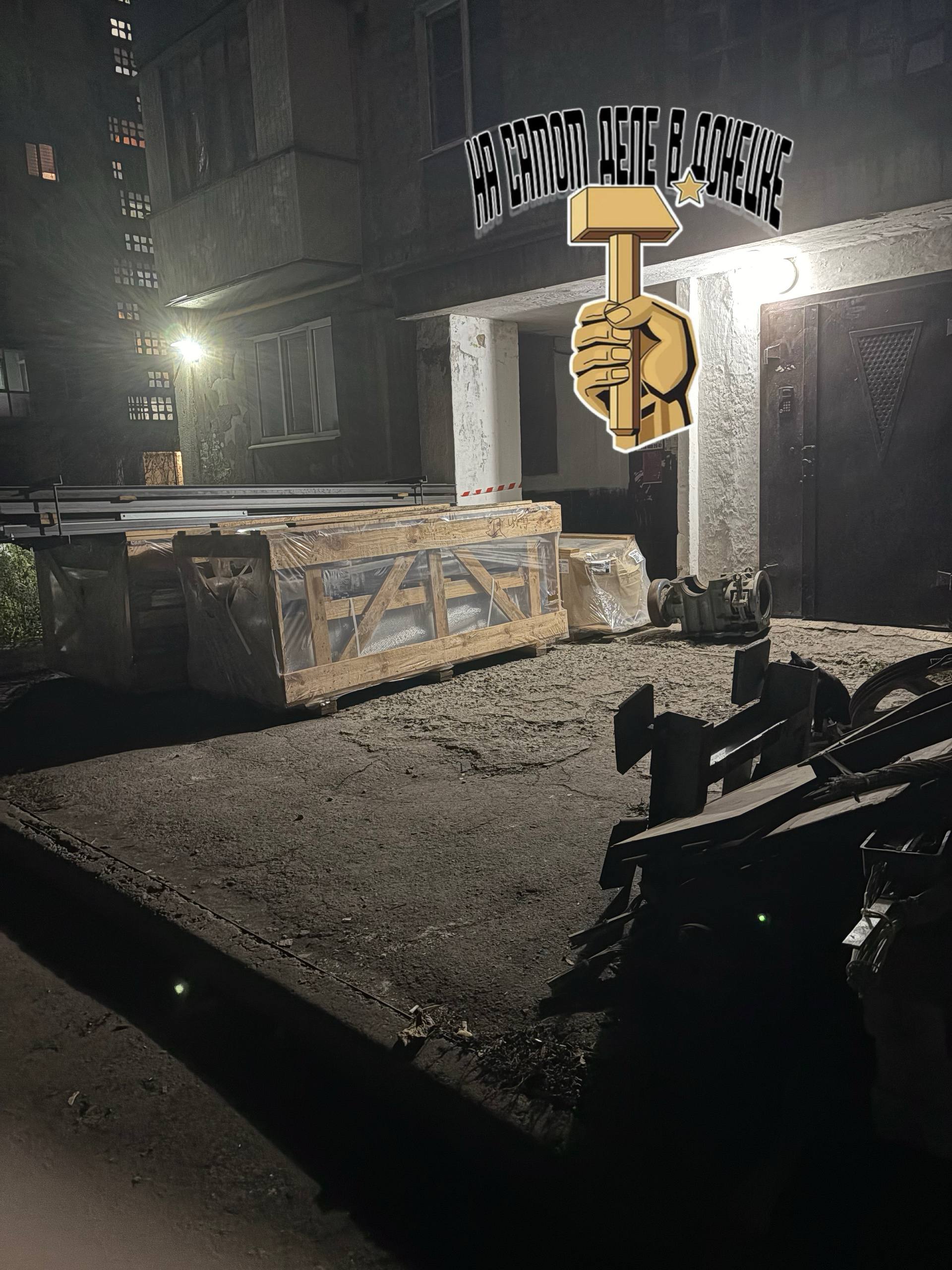 Лифты — Шахтёрску!. После обращения жителей Шахтёрска Донецкой Народной Республики в бот нашей редакции, в ряде многоэтажек микрорайона Журавлёвка наконец-то стартовало обновление и установка лифтового оборудования Лифты — Шахтёрску!. После обращения жителей Шахтёрска Донецкой Народной Республики в бот нашей редакции, в ряде многоэтажек микрорайона Журавлёвка наконец-то стартовало обновление и установка лифтового оборудования