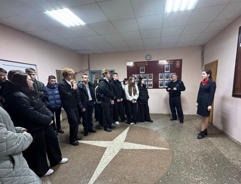 Наталья Великодная: За кулисами правопорядка: Школьники на профориентационной экскурсии в отделе МВД Наталья Великодная: За кулисами правопорядка: Школьники на профориентационной экскурсии в отделе МВД