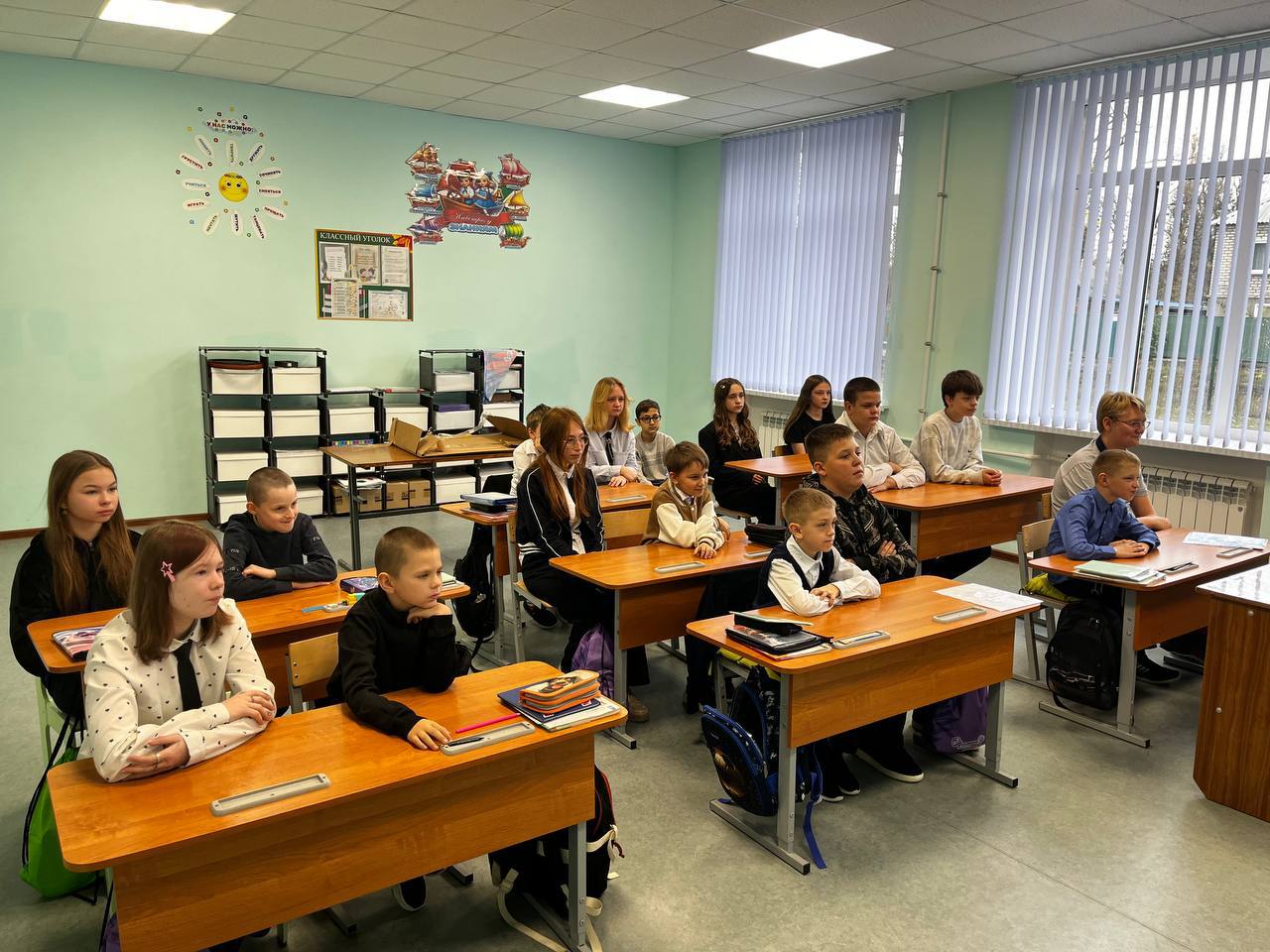 По партпроекту Единой России "Мир возможностей" в Снежном почтили память сотрудников полиции, погибших при исполнении служебного долга