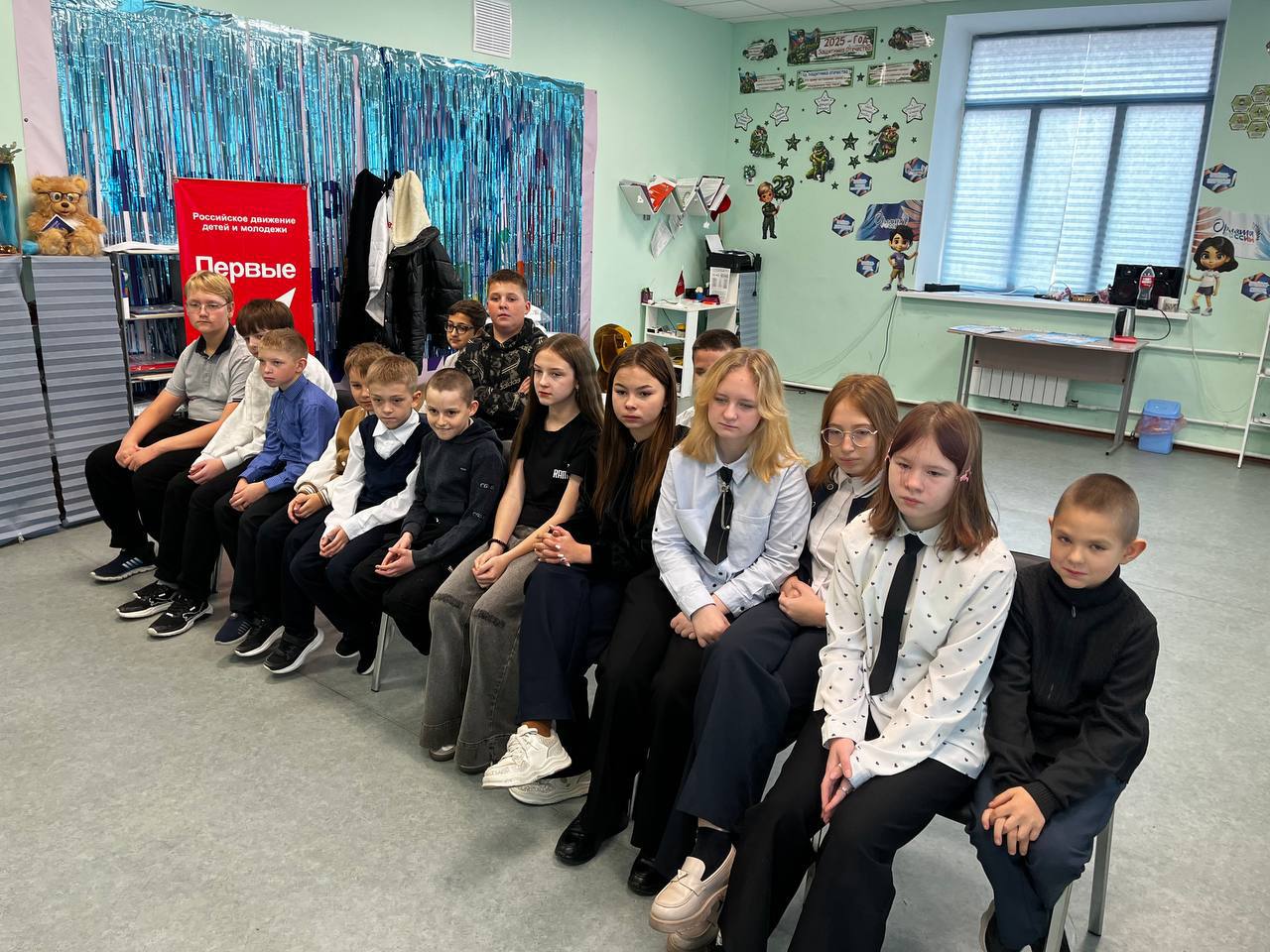 По партпроекту Единой России "Мир возможностей" в Снежном почтили память сотрудников полиции, погибших при исполнении служебного долга По партпроекту Единой России "Мир возможностей" в Снежном почтили память сотрудников полиции, погибших при исполнении служебного долга