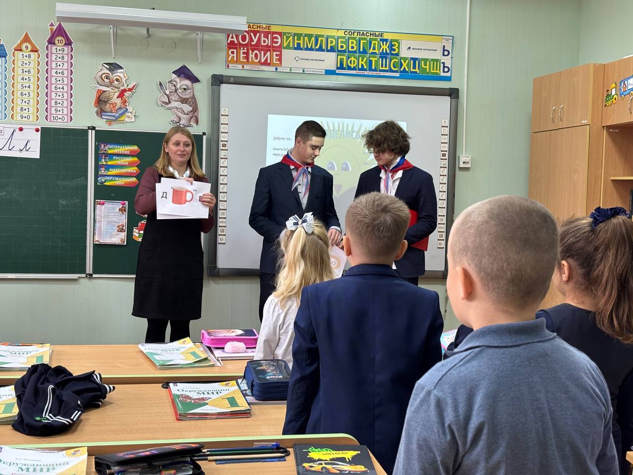 Наталья Великодная: ЕДИНАЯ БОЛЬШАЯ ПЕРЕМЕНА. В рамках проекта «Единая большая перемена» в Тельмановской гимназии, 7 ноября советник директора по воспитанию Тельмановской гимназии совместно с активистами Движения Первых... Наталья Великодная: ЕДИНАЯ БОЛЬШАЯ ПЕРЕМЕНА. В рамках проекта «Единая большая перемена» в Тельмановской гимназии, 7 ноября советник директора по воспитанию Тельмановской гимназии совместно с активистами Движения Первых...