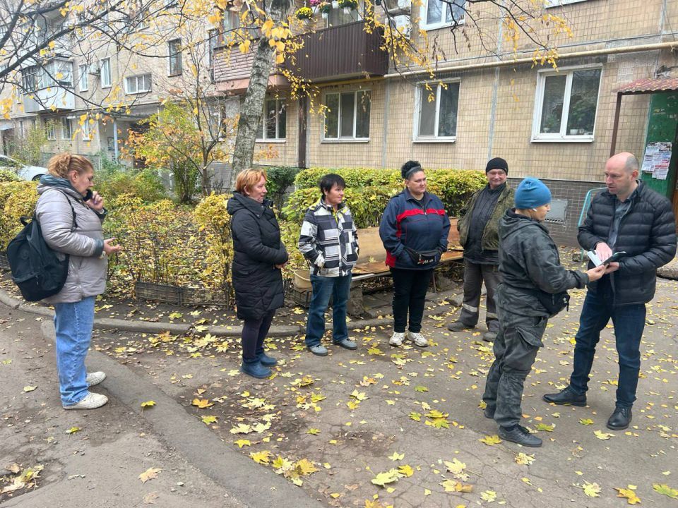 По поручению Главы ДНР Дениса Пушилин 07.11.2025 по адресу: г. Донецк, проспект Ленинский, 25 состоялась встреча с жителями, на которой присутствовал заместитель руководителя Управы Ленинского внутригородского района... По поручению Главы ДНР Дениса Пушилин 07.11.2025 по адресу: г. Донецк, проспект Ленинский, 25 состоялась встреча с жителями, на которой присутствовал заместитель руководителя Управы Ленинского внутригородского района...
