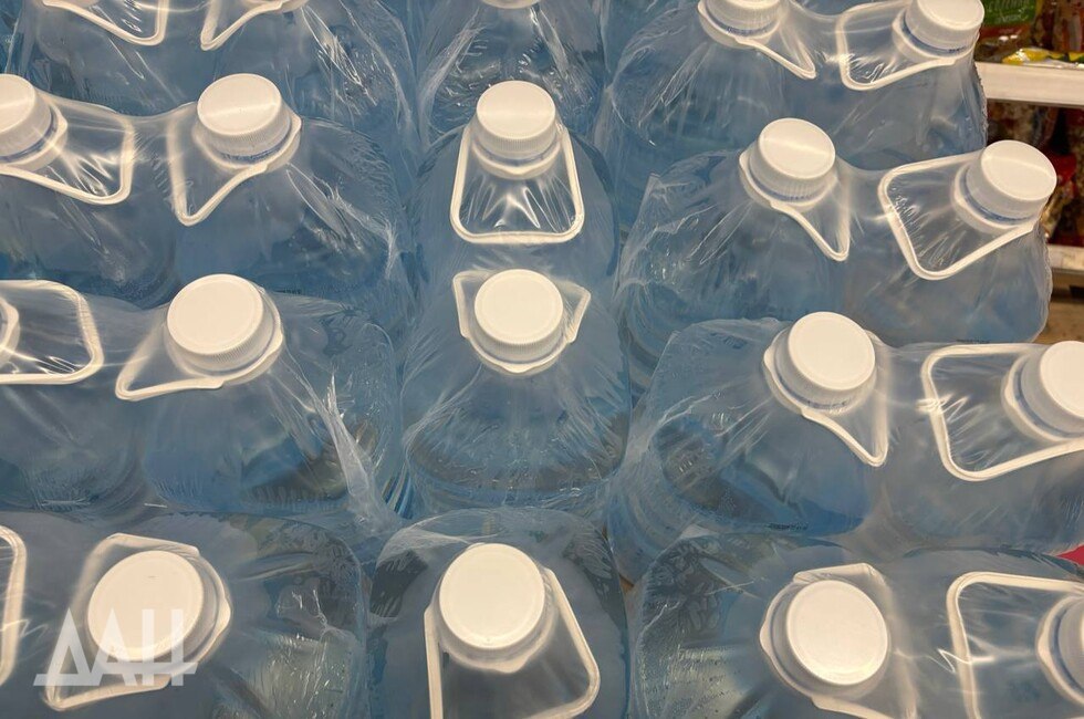 В ДНР сформировано 120 отрядов школьников для доставки воды