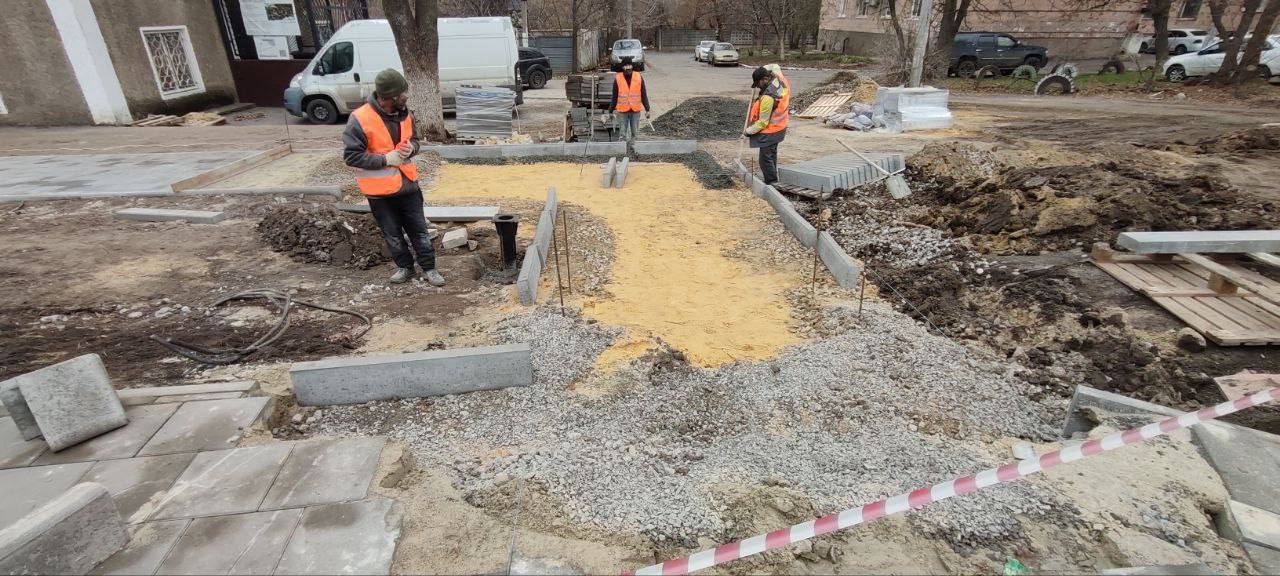 Евгений Поплавский: Работы по благоустройству в Харцызске Евгений Поплавский: Работы по благоустройству в Харцызске