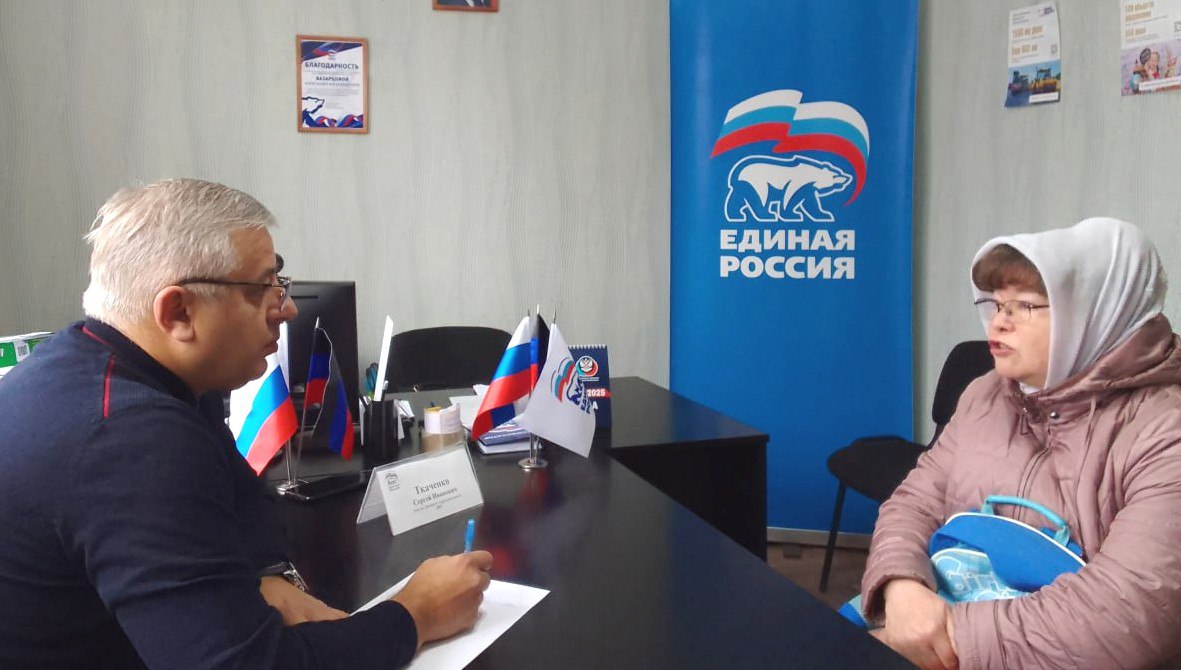 ПРИЕМ ГРАЖДАН. Депутаты Донецкого городского совета Василий Гребенюк, Роман Евстифеев, Эдуард Либерман, Владимир Мозговой, Герман Полунин и Сергей Ткаченко провели приемы граждан в отделениях Общественных приемных партии ЕР.... ПРИЕМ ГРАЖДАН. Депутаты Донецкого городского совета Василий Гребенюк, Роман Евстифеев, Эдуард Либерман, Владимир Мозговой, Герман Полунин и Сергей Ткаченко провели приемы граждан в отделениях Общественных приемных партии ЕР....