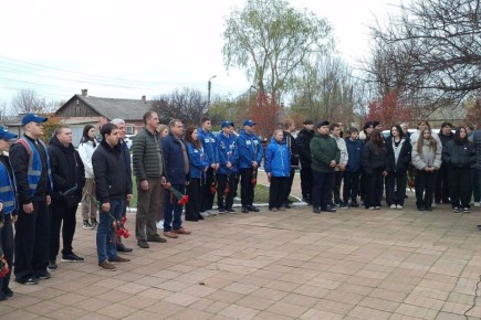 Александр Шатов: В селе Розовка открыли после ремонта памятник погибшим воинам и высадили яблони