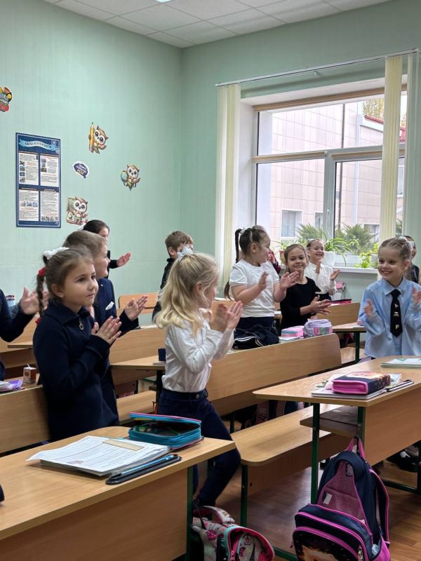 Наталья Великодная: ЕДИНАЯ БОЛЬШАЯ ПЕРЕМЕНА. В рамках проекта «Единая большая перемена» в Тельмановской гимназии, 7 ноября советник директора по воспитанию Тельмановской гимназии совместно с активистами Движения Первых... Наталья Великодная: ЕДИНАЯ БОЛЬШАЯ ПЕРЕМЕНА. В рамках проекта «Единая большая перемена» в Тельмановской гимназии, 7 ноября советник директора по воспитанию Тельмановской гимназии совместно с активистами Движения Первых...