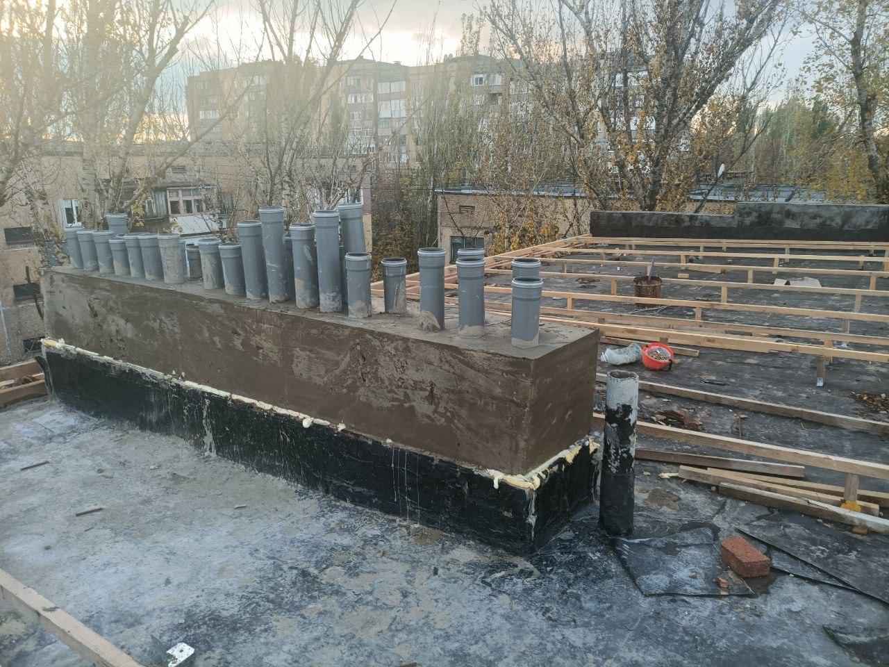 Подрядчики Нижегородской области продолжают обновление кровли жилых домов в мкр Подрядчики Нижегородской области продолжают обновление кровли жилых домов в мкр