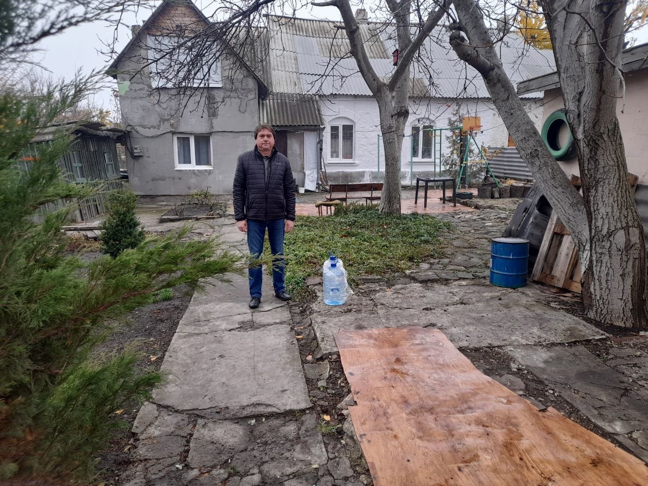 Роман Конев: 7 ноября 2025 года депутаты Горловского городского совета Донецкой Народной Республики от фракции «Единая Россия» — Инает Розводова и Андрей Костюк осуществили подвоз воды Роман Конев: 7 ноября 2025 года депутаты Горловского городского совета Донецкой Народной Республики от фракции «Единая Россия» — Инает Розводова и Андрей Костюк осуществили подвоз воды