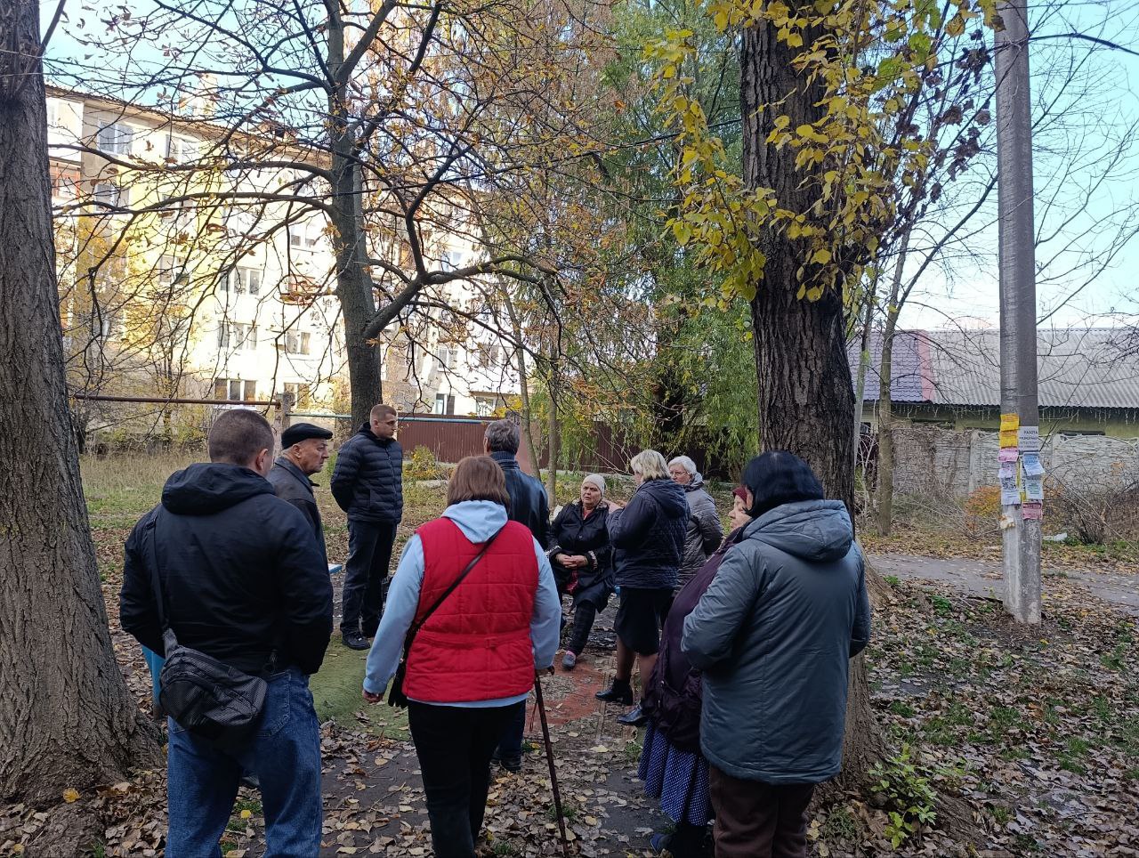 Сегодня, 7 ноября первый заместитель руководителя Управы Червоногвардейского внутригородского района Администрации городского округа Макеевка Ирина Полищук провела встречу с жителями жилого массива Горького на придомовий... Сегодня, 7 ноября первый заместитель руководителя Управы Червоногвардейского внутригородского района Администрации городского округа Макеевка Ирина Полищук провела встречу с жителями жилого массива Горького на придомовий...