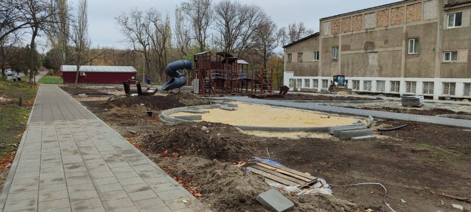 Евгений Поплавский: Работы по благоустройству в Харцызске Евгений Поплавский: Работы по благоустройству в Харцызске