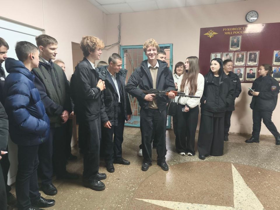 Наталья Великодная: За кулисами правопорядка: Школьники на профориентационной экскурсии в отделе МВД Наталья Великодная: За кулисами правопорядка: Школьники на профориентационной экскурсии в отделе МВД