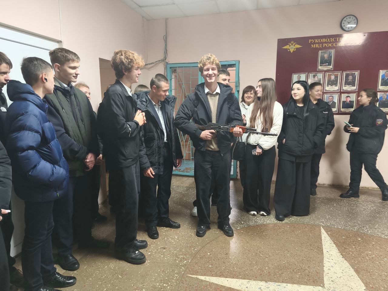 Наталья Великодная: За кулисами правопорядка: Школьники на профориентационной экскурсии в отделе МВД Наталья Великодная: За кулисами правопорядка: Школьники на профориентационной экскурсии в отделе МВД