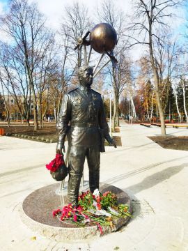 Дмитрий Огилец: Сегодня члены Шахтерской городской организации "Российский союз ветеранов Афганистана и специальных военных операций" приняли участие в открытии памятника космонавту, дважды Герою СССР Георгию Тимофеевичу...