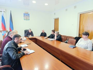 Первый заместитель главы Администрации Володарского муниципального округа Боровик Дмитрий Владимирович провел заседание комиссии по установлению причиненного ущерба жилым помещениям в результате боевых действий на...