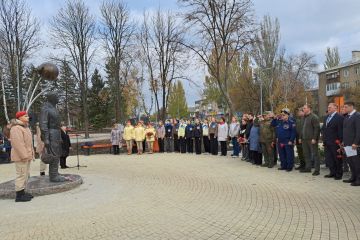 В Шахтерске открыли парковую скульптуру Г.Т. Берегового
