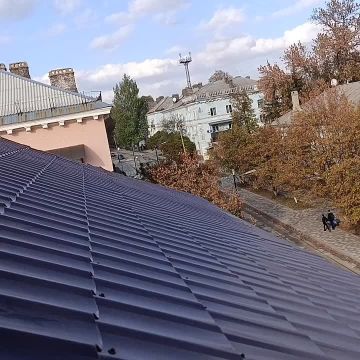 Игорь Лызов: В Амвросиевке завершаются работы по капитальному ремонту кровель двух многоквартирных домов