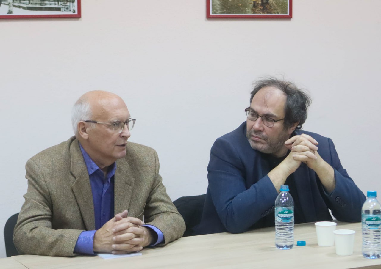 В стенах Общественной палаты ДНР состоялась встреча представителей издательства «Литературной газеты», одного из старейших и самых авторитетных литературных изданий России В стенах Общественной палаты ДНР состоялась встреча представителей издательства «Литературной газеты», одного из старейших и самых авторитетных литературных изданий России