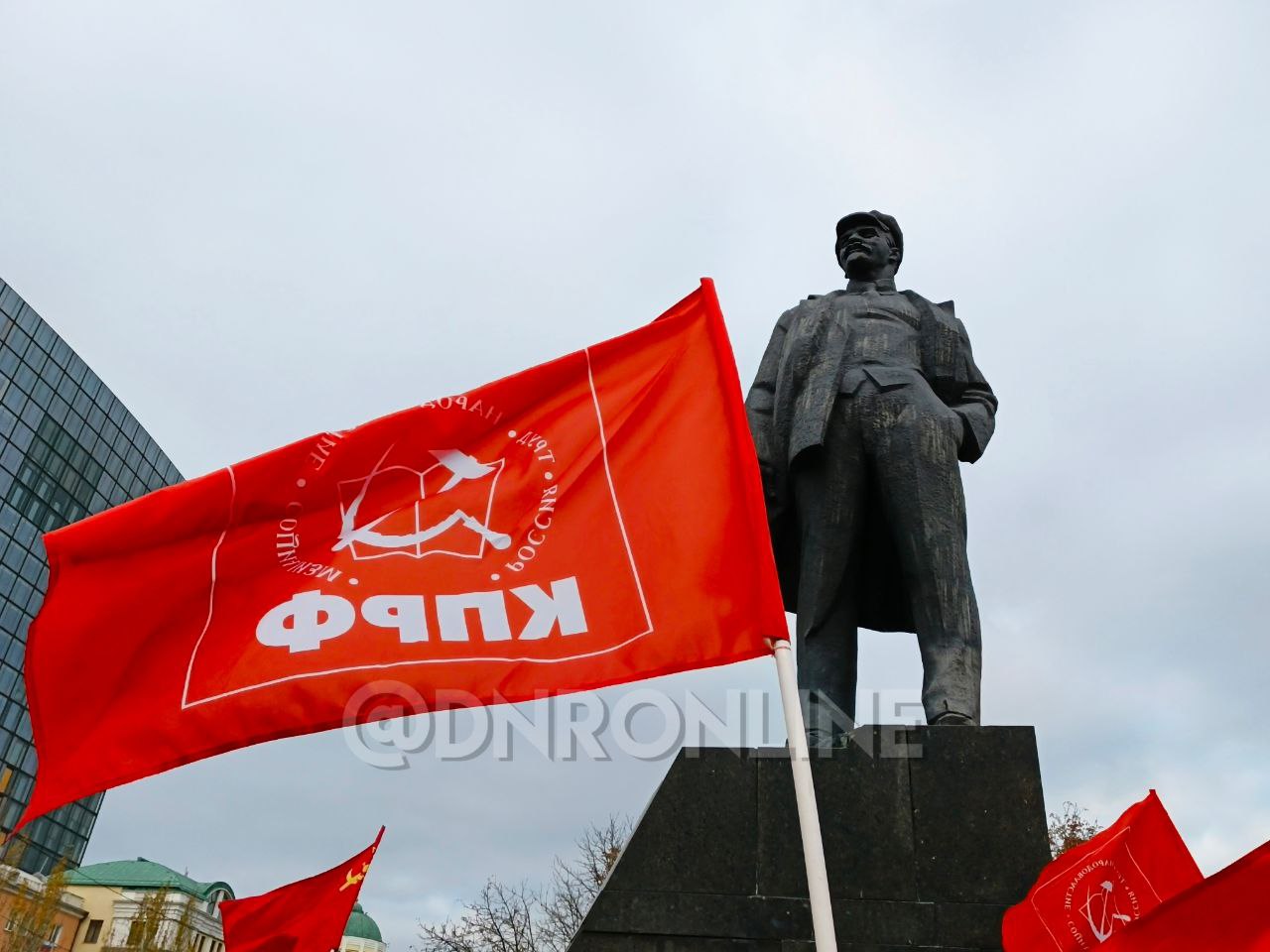 В Донецке отметили День Октябрьской революции В Донецке отметили День Октябрьской революции