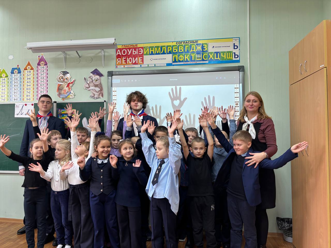 Наталья Великодная: ЕДИНАЯ БОЛЬШАЯ ПЕРЕМЕНА. В рамках проекта «Единая большая перемена» в Тельмановской гимназии, 7 ноября советник директора по воспитанию Тельмановской гимназии совместно с активистами Движения Первых... Наталья Великодная: ЕДИНАЯ БОЛЬШАЯ ПЕРЕМЕНА. В рамках проекта «Единая большая перемена» в Тельмановской гимназии, 7 ноября советник директора по воспитанию Тельмановской гимназии совместно с активистами Движения Первых...