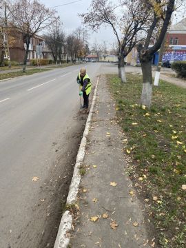 С заботой об округе.. На 07.11.2025 г. сотрудниками МУП "ЭКОС" выполнены следующие виды работ: Дорожный смет по ул. Некрасова Подключение вновь смонтированных фонарей освещения по ул. Машиностроителей Восстановление линий...