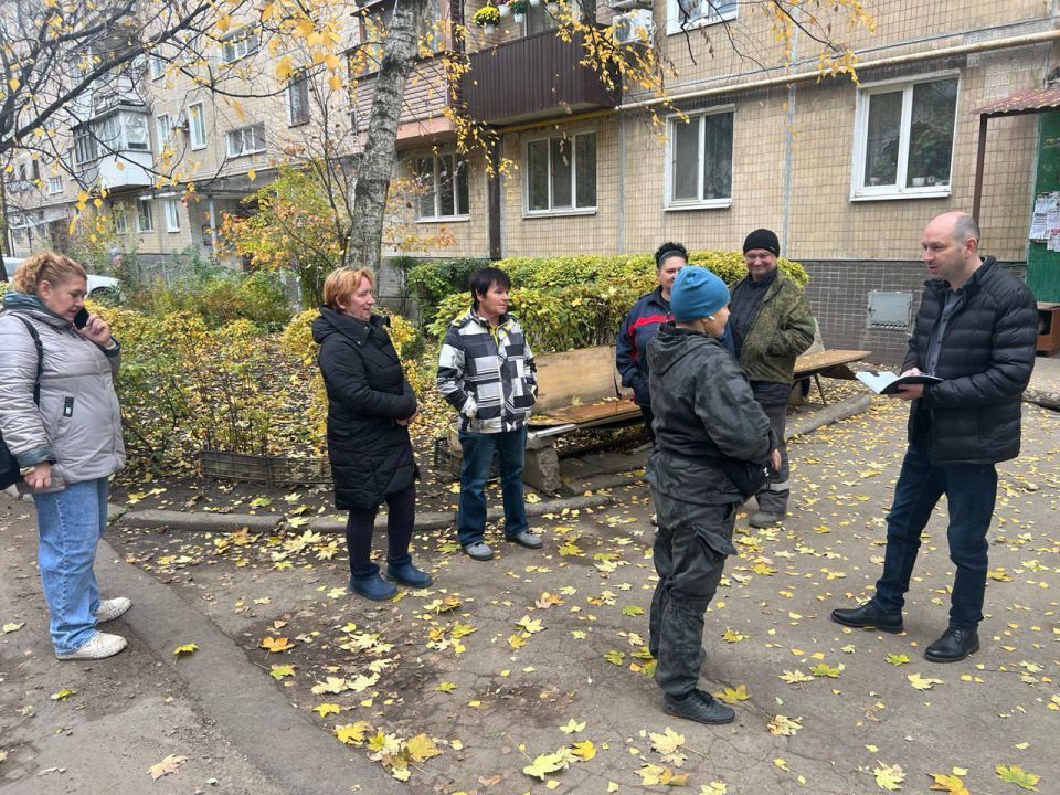 По поручению Главы ДНР Дениса Пушилин 07.11.2025 по адресу: г. Донецк, проспект Ленинский, 25 состоялась встреча с жителями, на которой присутствовал заместитель руководителя Управы Ленинского внутригородского района... По поручению Главы ДНР Дениса Пушилин 07.11.2025 по адресу: г. Донецк, проспект Ленинский, 25 состоялась встреча с жителями, на которой присутствовал заместитель руководителя Управы Ленинского внутригородского района...